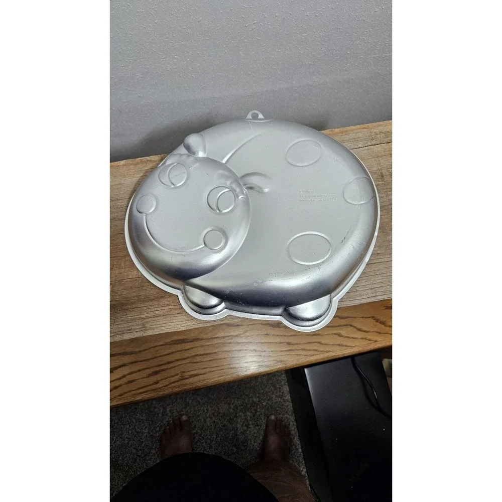 Wilton Ladybug Cake Pan Kids‎ Silver Aluminum Character Specialty Bakeware